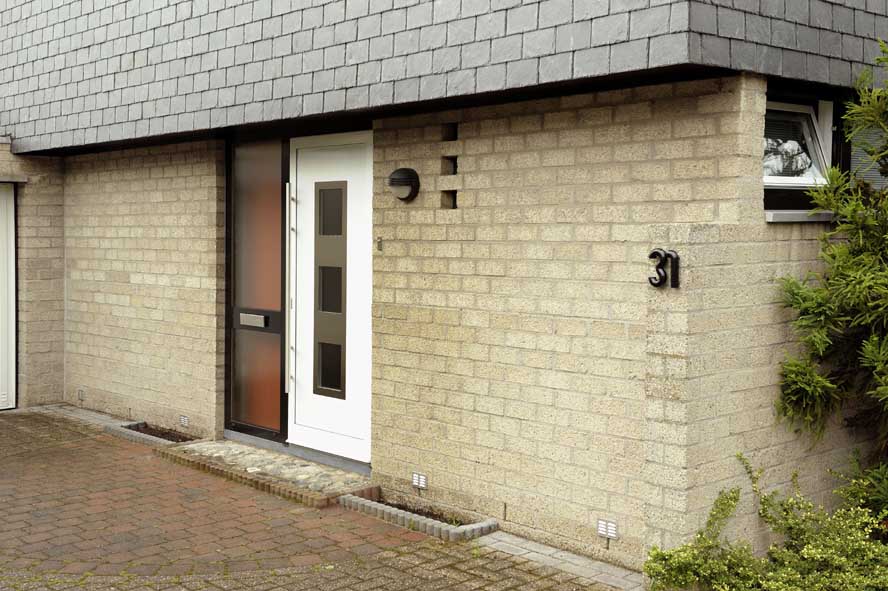 Renovatie, aluminium kozijnen voordeur achterdeur horren, Tungelroy